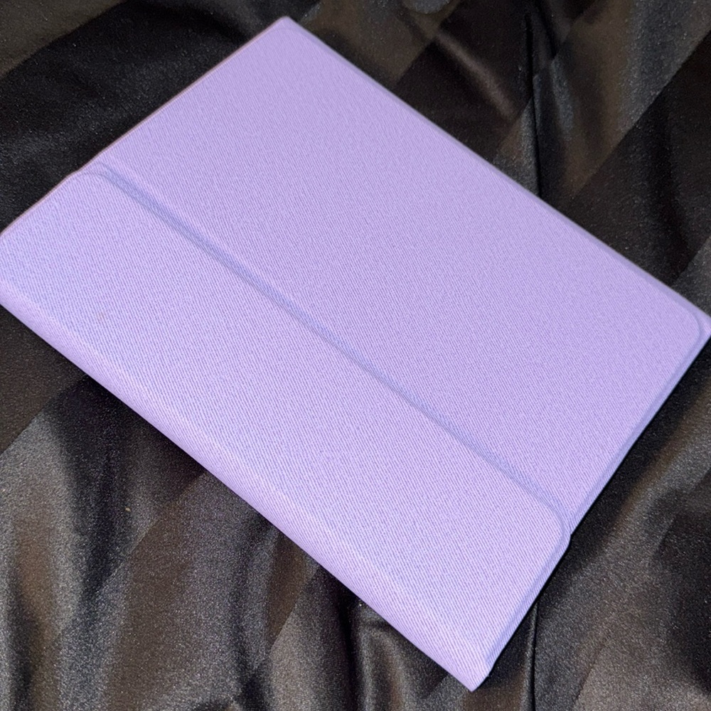 iPad Pro 11 in case with wireless keyboard